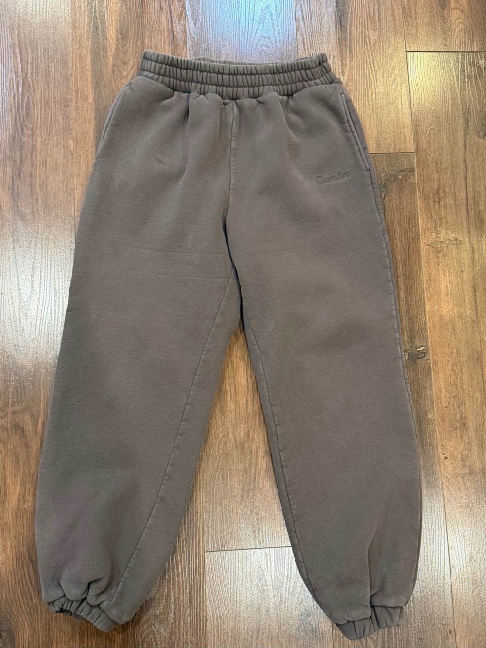 Comfrt Signature Brown Sweatpants in Size Medium.